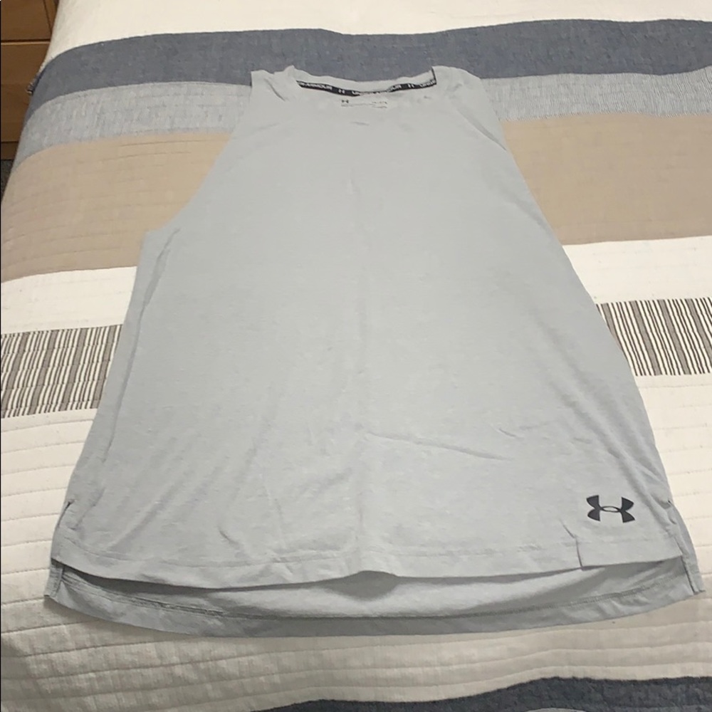 UA Sleeveless Shirt